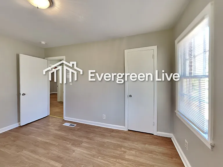 1883 Clarke Ln — Photo 14