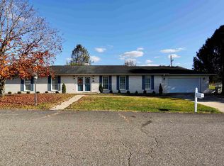 1 Mockingbird Dr, Milton, WV 25541