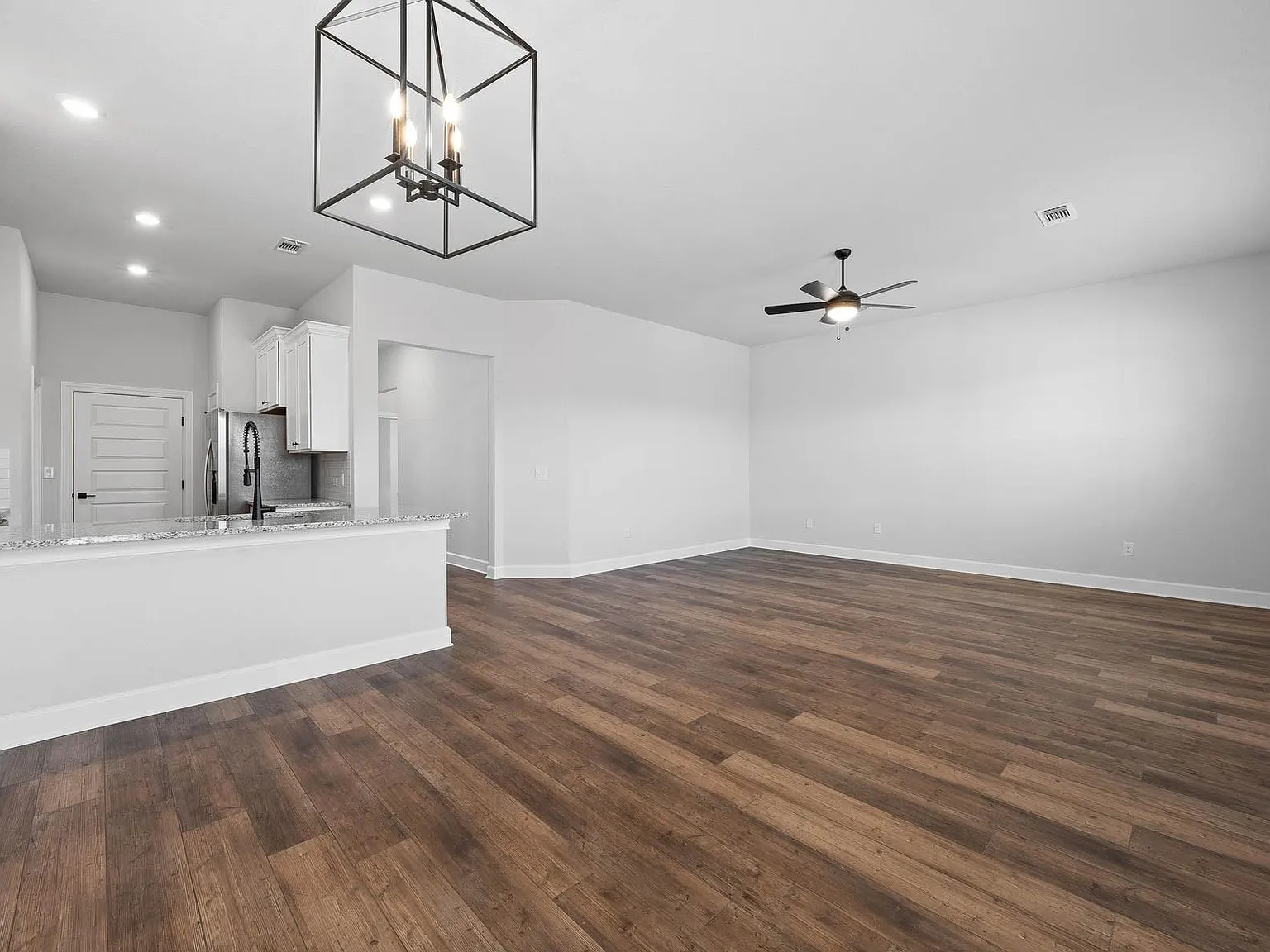 3 bed, 2.0 bath, 1403 sqft, $2,900 — Photo 4