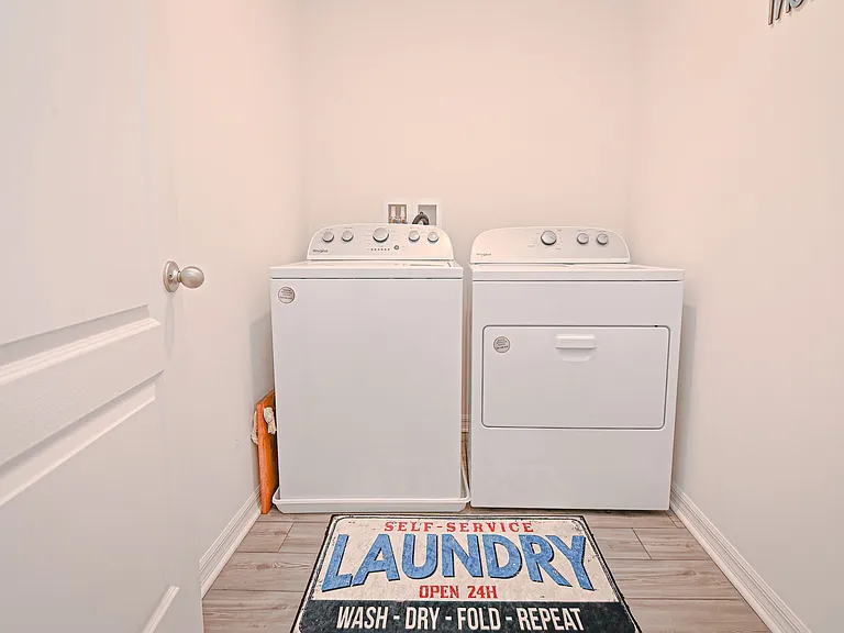 695 Bay Leaf Dr #MAIN — Photo 20