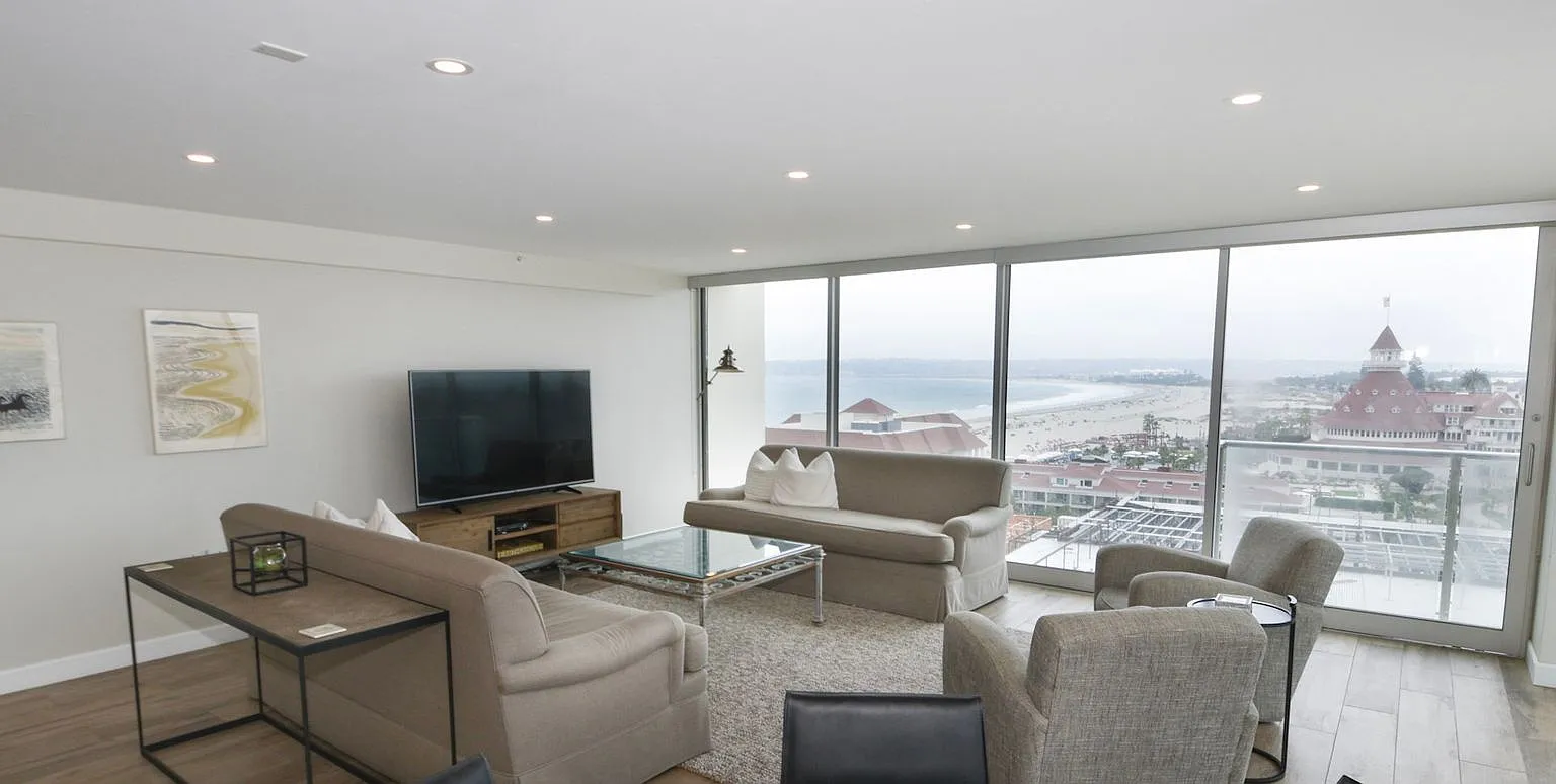 1710 Avenida Del Mundo #1008 — Photo 3