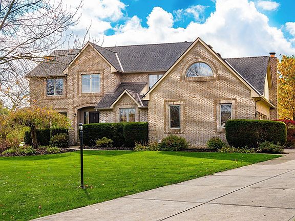 2nd image of 2333 Ashbury Close