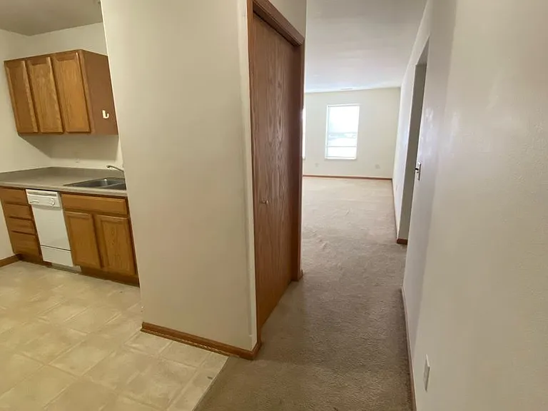 117 E Washington St — Photo 8