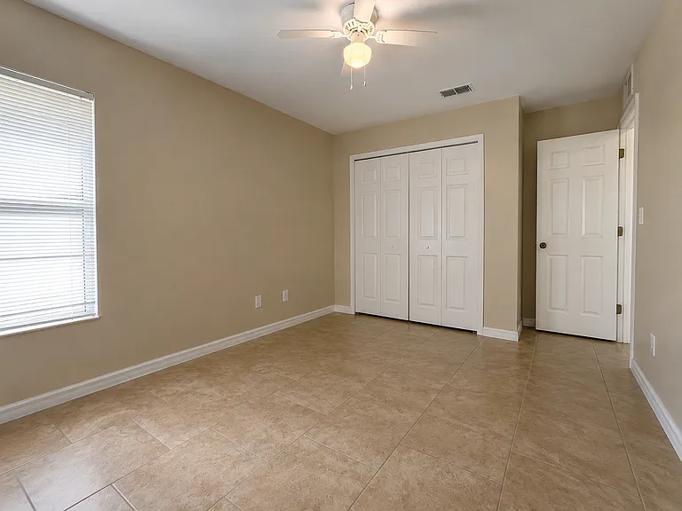 4141 NE 19th Pl — Photo 2