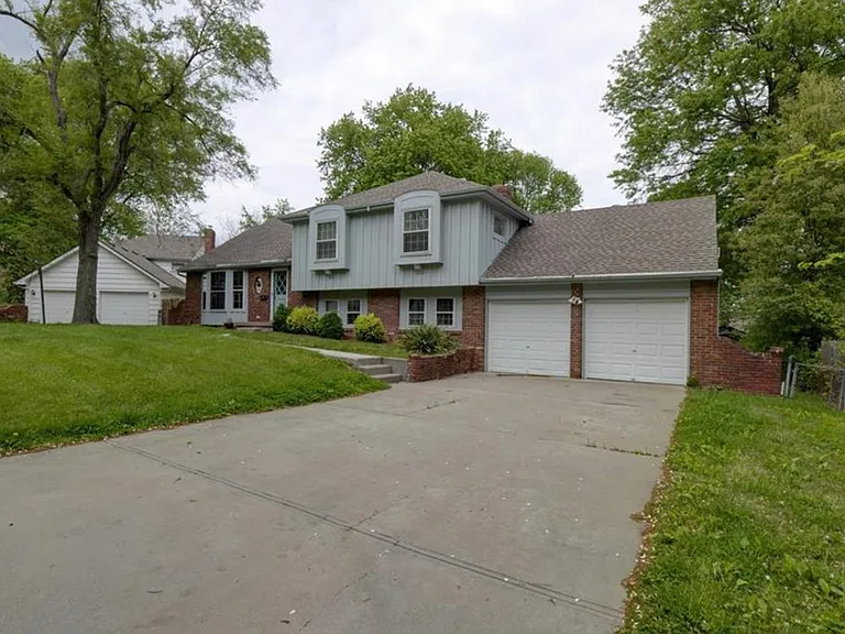 3806 Birchwood Dr — Photo 2