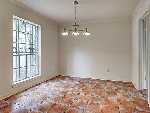 3rd image of 1504 Hyde Park Blvd #A