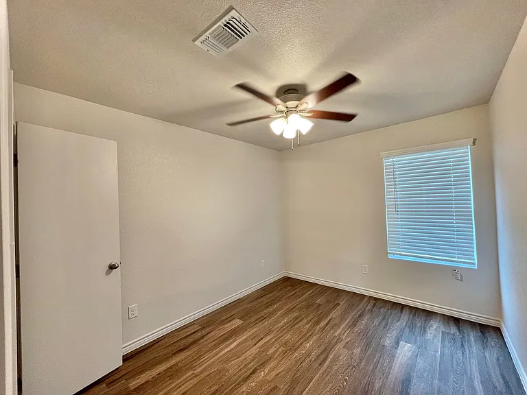 1802 Clovis Dr — Photo 12