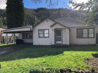 1653 W Catherine Ave, Roseburg, OR 97471