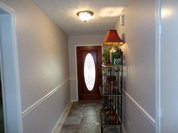 3rd image of 1402 Heights Dr