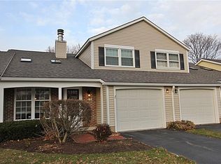 40 Old Pine Ln, Rochester, NY 14615