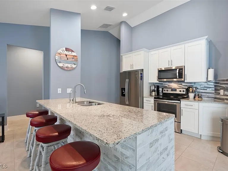 825 SE 5th Pl — Photo 7