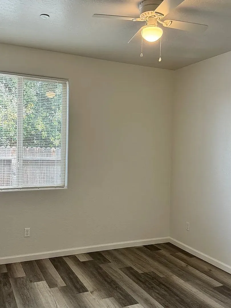 Beautiful Home! Coming Soon October 1! — Photo 3
