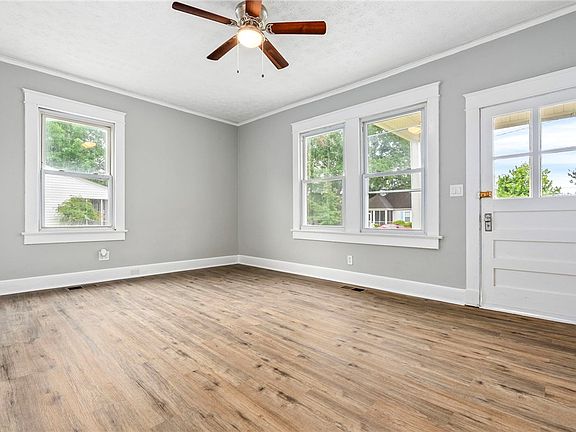 4th image of 221 30th St
