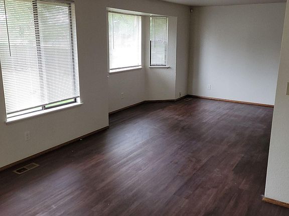 3rd image of 11115 73rd Ave E