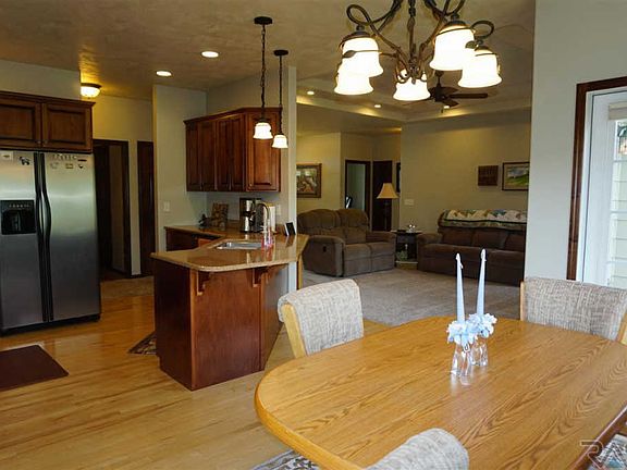 2nd image of 708 W Quail Creek Cir