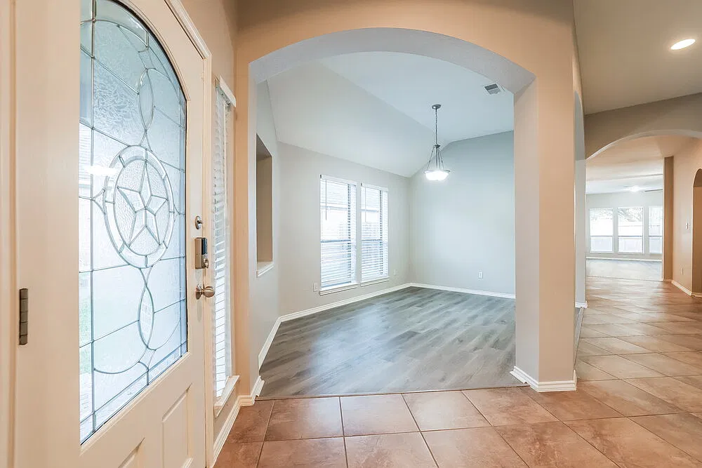 3 bed, 2.0 bath, 2359 sqft, $2,425 — Photo 4