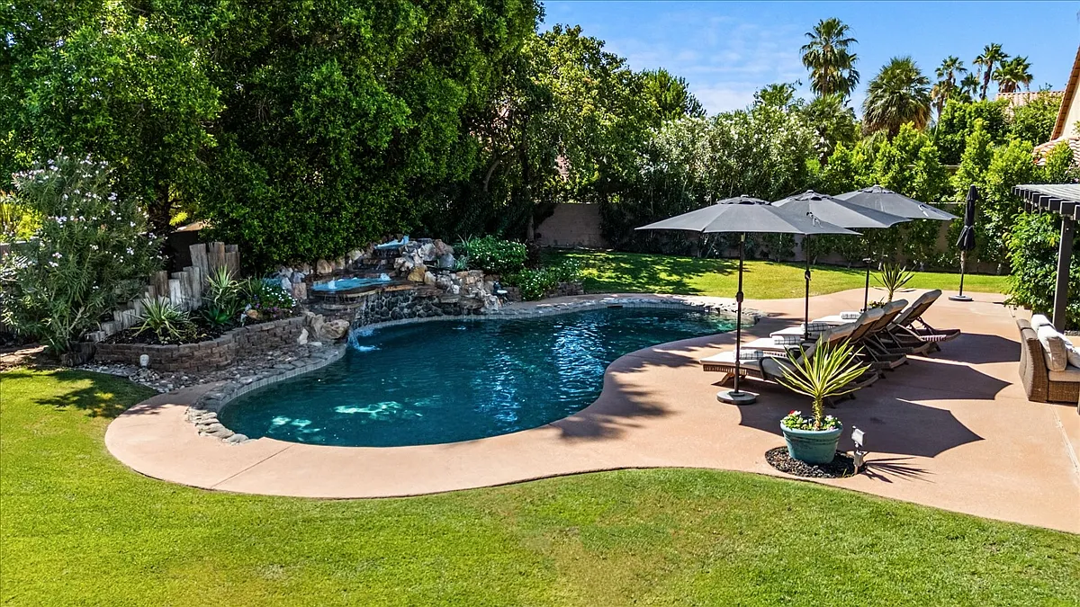 39490 Regency Way — Photo 2