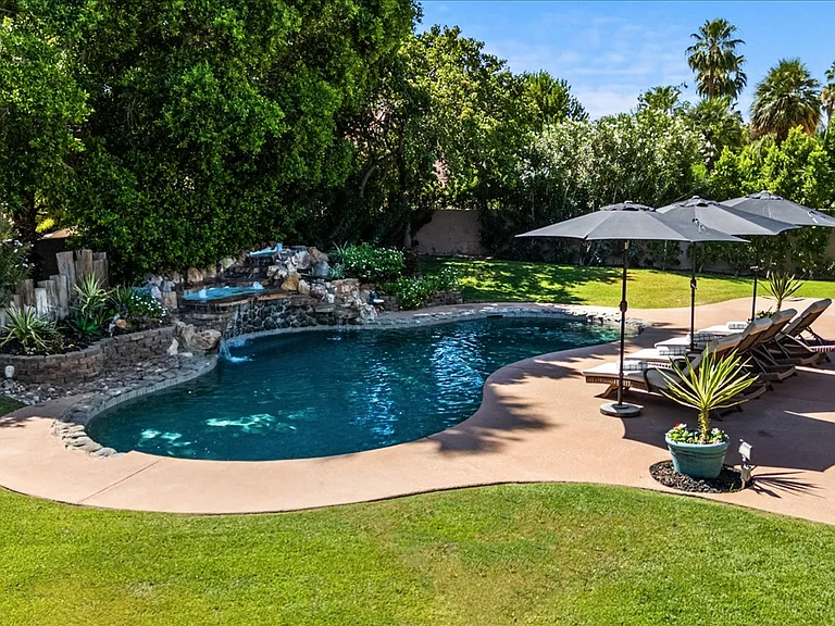 39490 Regency Way — Photo 2