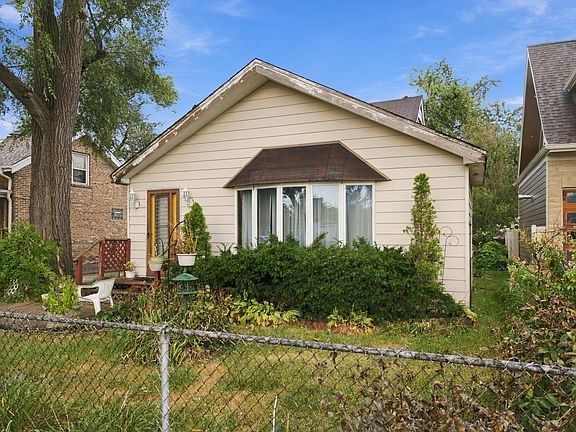 4th image of 7042 W 74th St