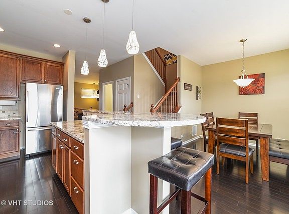 4th image of 744 Thornbury Ct #744