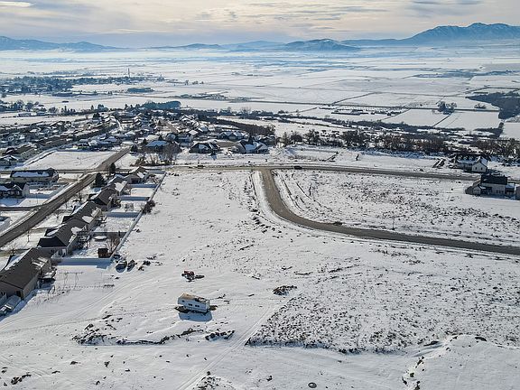 5th image of 658 N Cherry Ridge Ln