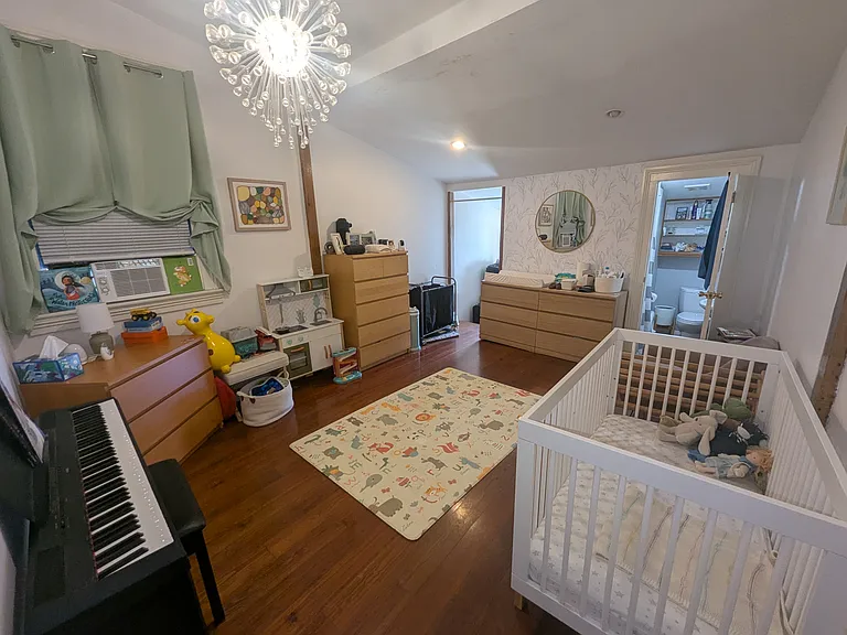 938 Moss St — Photo 17