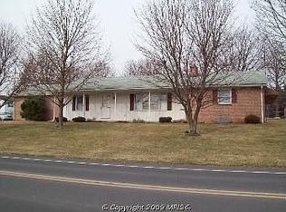 221 Sherwood Dr, Chambersburg, PA 17202