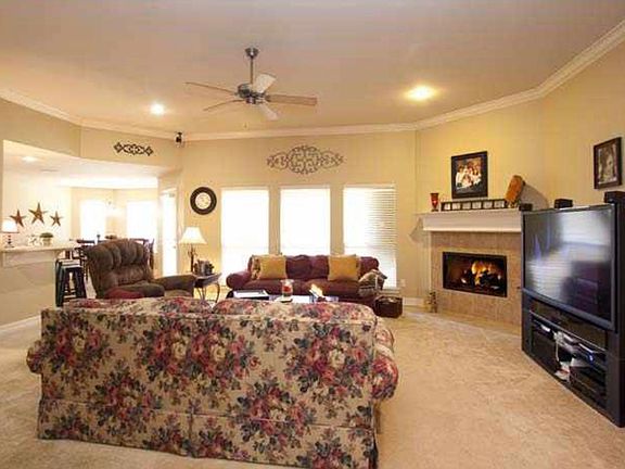 2nd image of 324 Amanda Ct