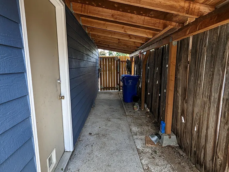 10902 NE Sacramento St — Photo 15