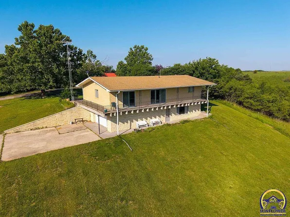 403 3rd St, Cedar Point, KS 66843