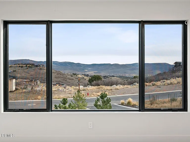 2005 Lookout Peak Cir — Photo 49