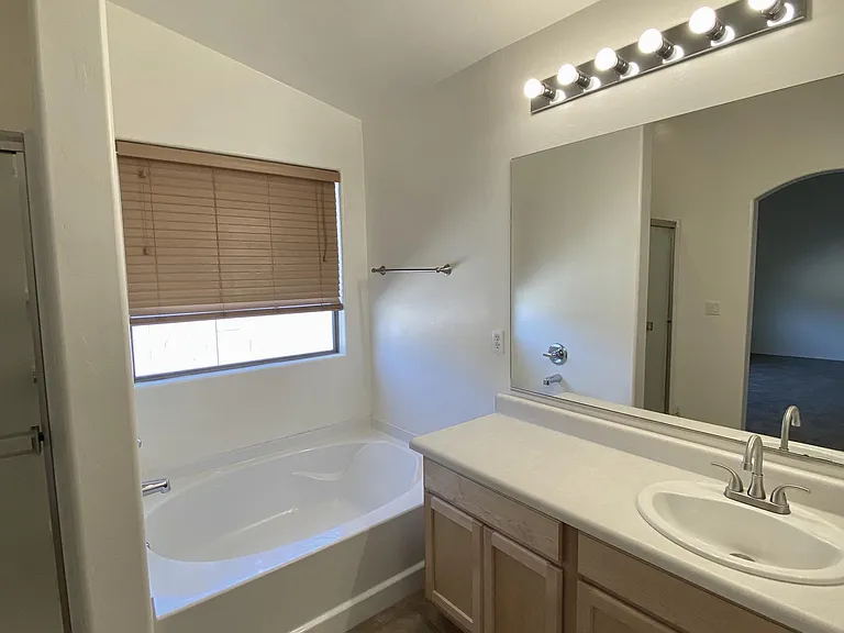 8771 N Finfrock Dr — Photo 6