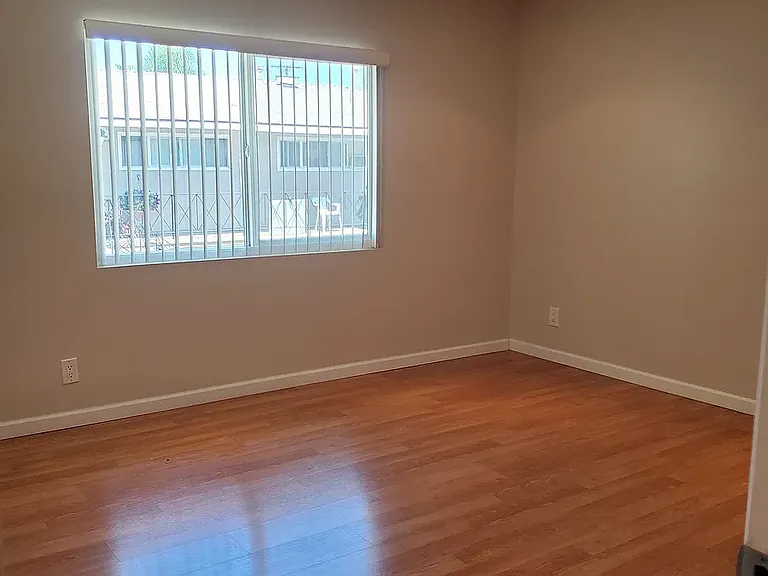 1250 Hillandale Ave — Photo 6