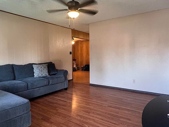 2nd image of 615 W Iron Ave