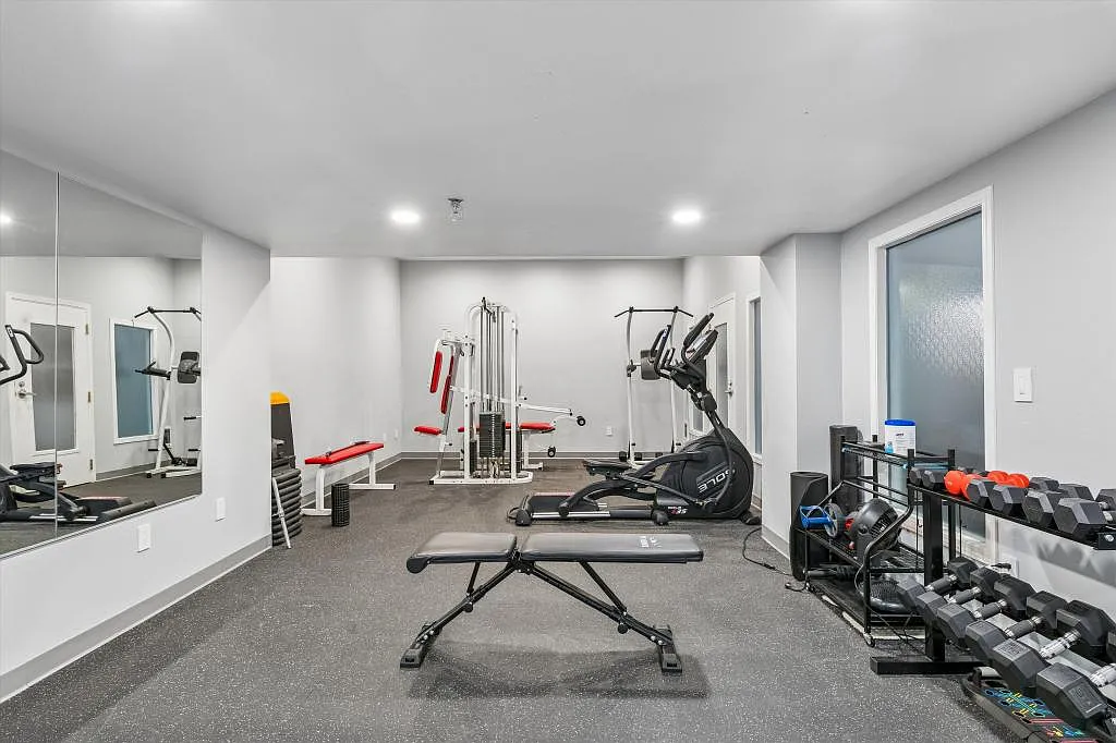 Alexandria Condominiums - 1 bedroom — Photo 3