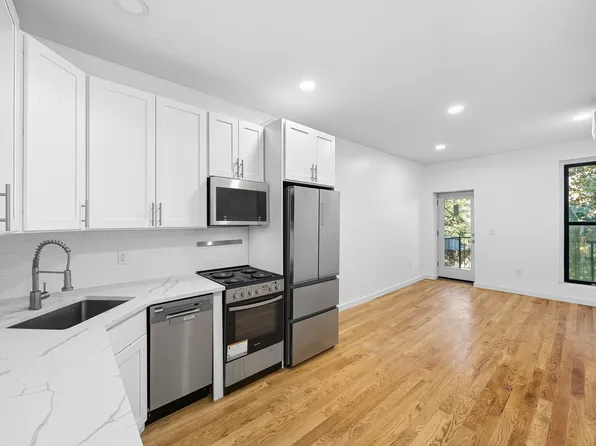 827 Putnam Avenue image 2 of 12