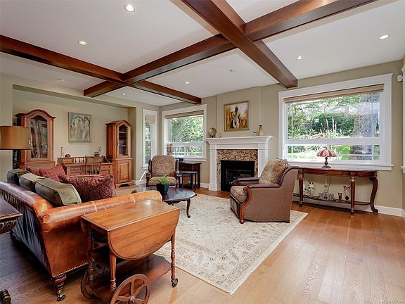 3rd image of 3215 Henderson Rd