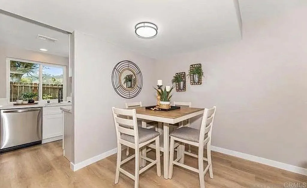 2 bed, 1.5 bath, 996 sqft, $3,000 — Photo 3