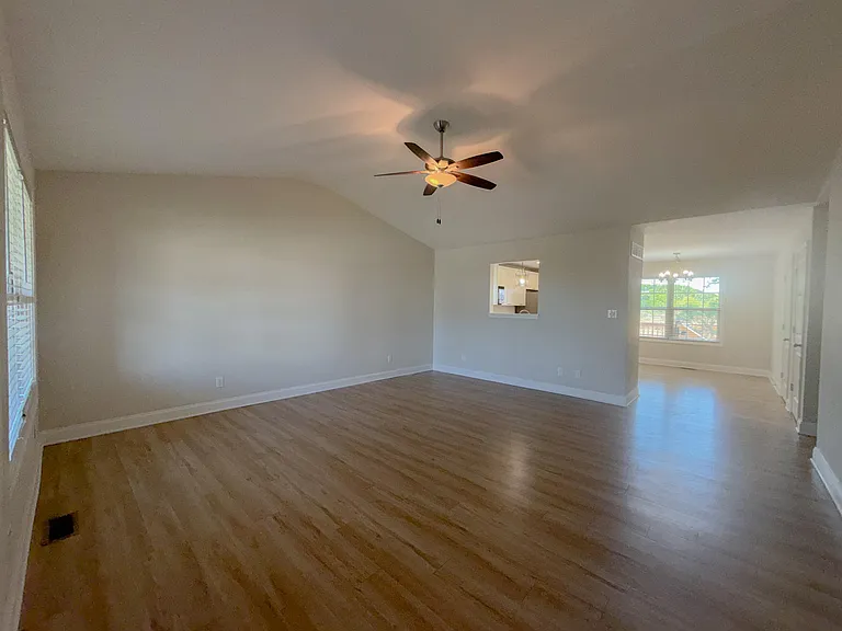 1140 Orchard Dr — Photo 3