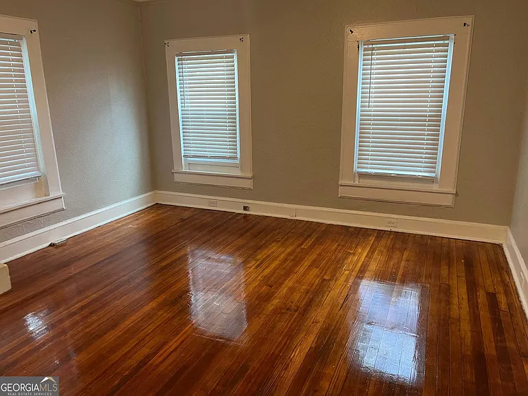1284 Hillyer Ave — Photo 5