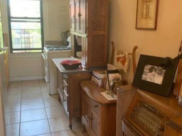 2115 33rd St APT 3E, Astoria, NY 11105