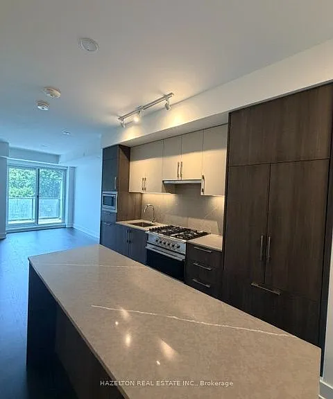 8 Manor Rd W #409 — Photo 1