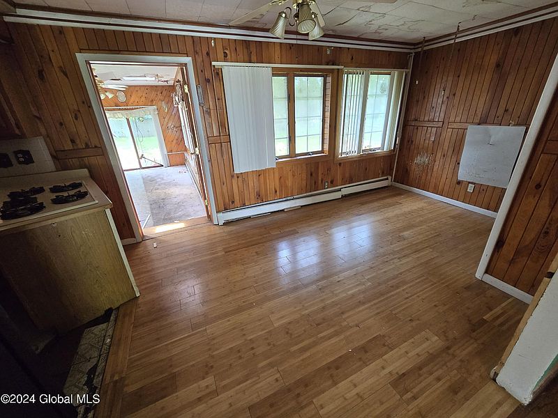 5th image of 2185 Lenox Road