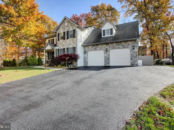 642 Eric Dr, Shippensburg, PA 17257