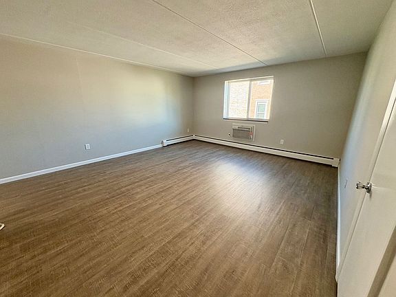 5th image of 1301 Lincoln Ave APT 208