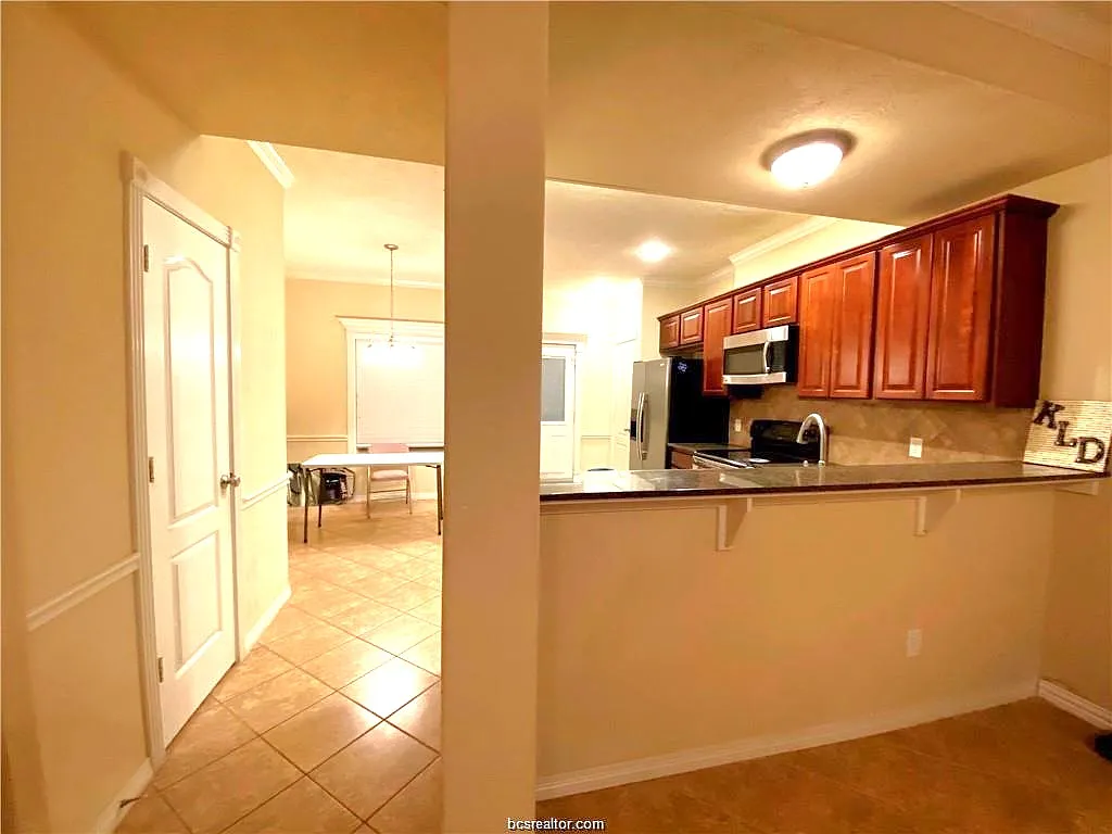 2 bed, 2.5 bath, 1168 sqft, $1,600 — Photo 3