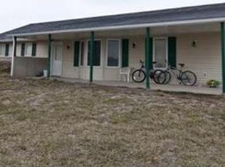 16744 Hollingsworth Rd, Basehor, KS 66007