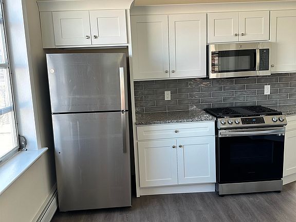 5th image of 547 Avenue A Floor 2