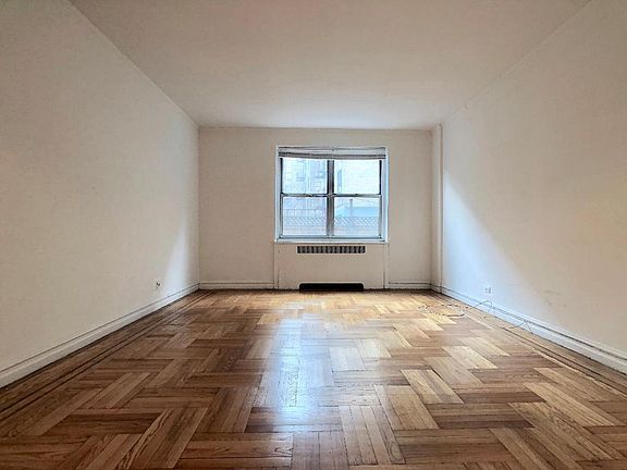 4th image of 100 Bennett Ave Frnt 1