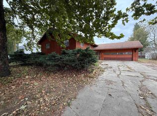 1215 8th St, Jesup, IA 50648